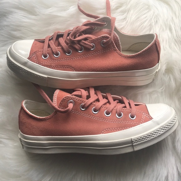 Converse Shoes - CONVERSE WOMENS SIZE 7.5 LOW TOP SHOES
